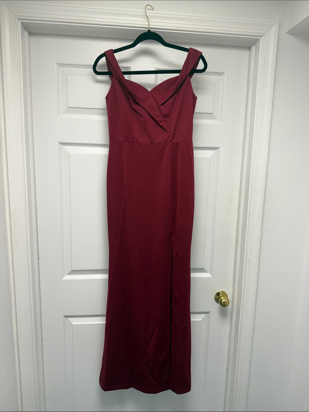 Classic Burgundy Maxi Dress with Sweetheart Neckline